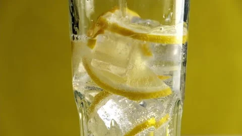 Close-up of a refreshing soda tonic. Pouring sparkling water into a glass Video stock 196573873