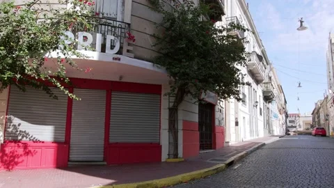 Close restaurant in San Telmo during pandemic Video stock 130198852