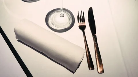 Close-up of a restaurant serving table with napkin, cutlery and glasses. Stockbeeldmateriaal 330796512