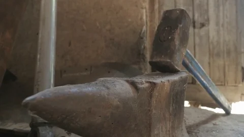 Close up. Rests Hammer on Anvil. Old, dusty hammer and the anvil Stock Footage 85372817