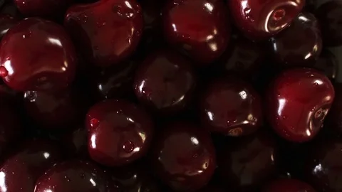 Close-up of a ripe sweet cherry Vídeos de archivo 79318587