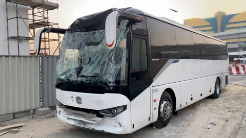 Close up of road traffic accident between two busses Vídeo Stock 304419958