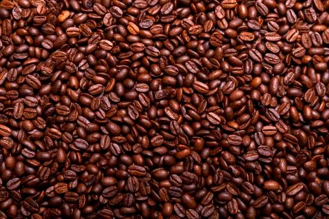 Close up of a roasted arabic coffee beans forming, organic square background Foto stock