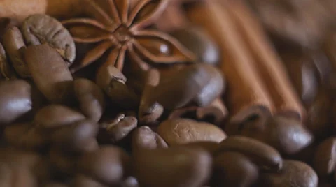 Close up of roasted coffee beans fall Vídeos de archivo 34273768