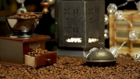 Close up of roasted coffee beans, slider motion Vídeos de archivo 128773356