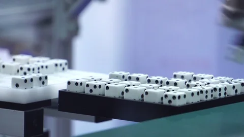 Close-up of the robots being used as part of the industry in the current account Vidéo 112228736