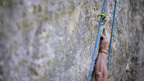 Close-up of rock climber switching from hold to gripping safety rope during 스톡 동영상 131838588