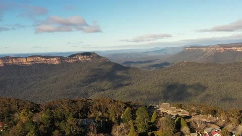 Close to rock peaks of Three Sisters rock formation in Blue Mountains as 4k. Stock Footage 156688446