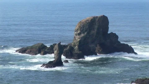 Close up of rocks in Pacific Ocean with lapping waves Cannon Beach, Oregon USA Stock-Footage 102188688