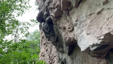 Close-Up of Rocky Cliff Face with Green Foliage in Jiuzhaigou Valley, Sichuan Vídeos de archivo 336882469