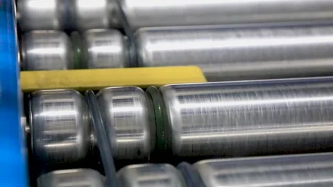 Close up of Roller Conveyor Belt in a Warehouse Distribution Center Vídeo Stock 167560618
