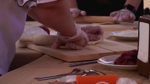 Close-up rolling pin roll out the dough Видео 119941288