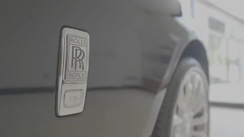 Close-up of Rolls Royce logo on a luxury car. Stock-Footage 238743948