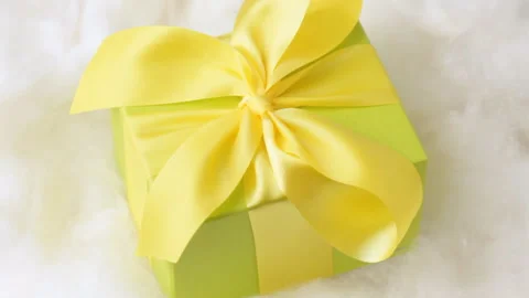 Close up of rotating Gift Box on cotton wool 스톡 동영상 89805448