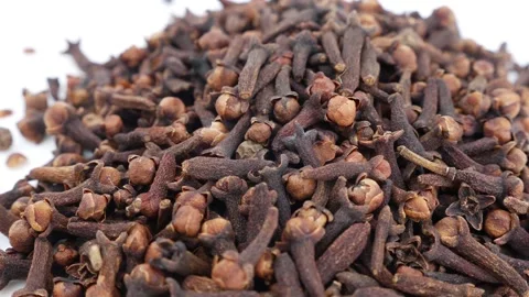 Close rotating view of cloves over a table Stock-Footage 147690669