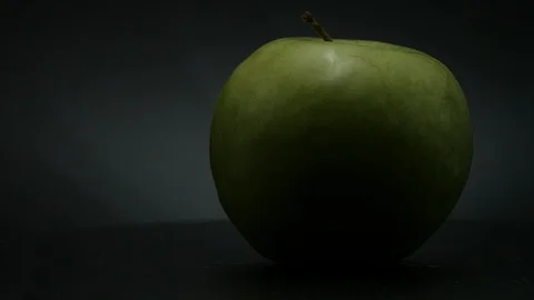 Close-up rotation green apple covered by drops of water. 스톡 동영상 108969953