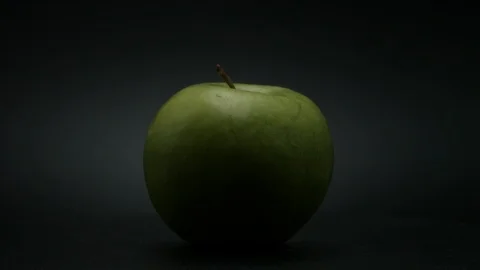 Close-up rotation green apple covered by drops of water. 動画素材 108969955
