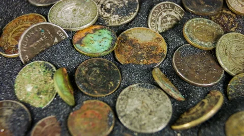Close up rotation old coins on the dark sand background, as a treasure. Vídeo Stock 59792815
