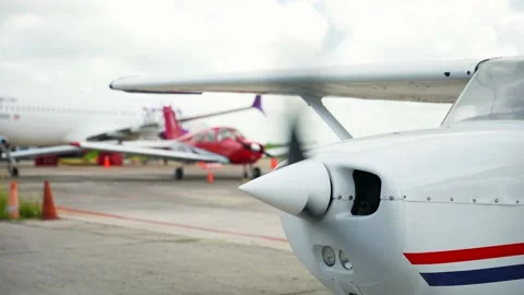 Close-up of rotationg proppeler of a small single engine airplane on runway in Видео 201275170