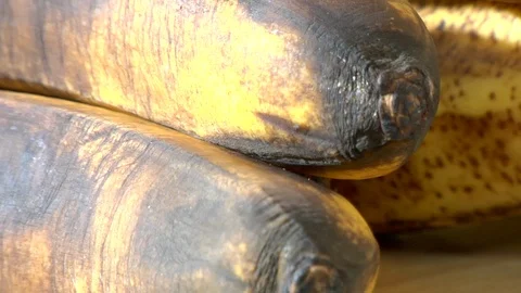 Close up of rotting and perishing brown bananas Video stock 123732880