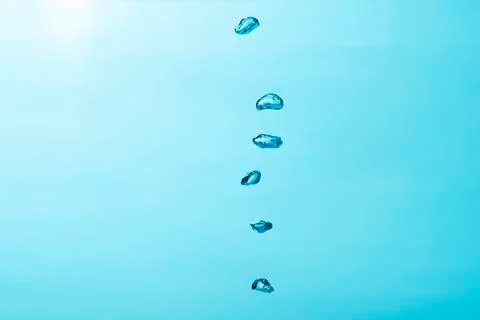 Close up to row of  air bubble , isolated on blue background. Foto stock