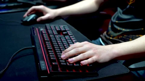 Close-Up On Row Of Gamer's Hands On A Keyboard, Actively Pushing Buttons. Vídeo Stock 147384429
