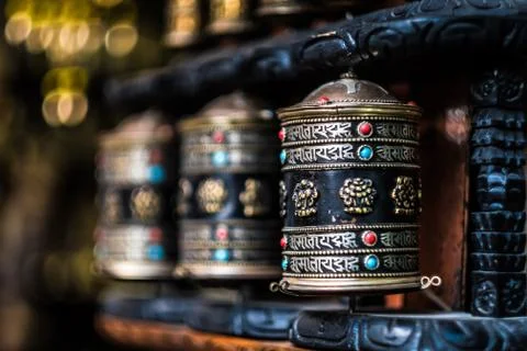 Close-up row of prayer wheels Foto stock