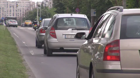 Close-up rush hour time on busy city street cars moving fast, yellow cab on road Vidéo 39746442