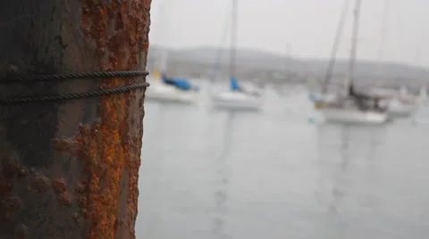 Close Up Rusted Boat Docking Pillar Moving Up and Down 動画素材 2166443