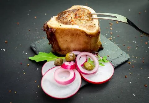 Close-up of rustic English bone marrow with pickled onions, radishes and cape Stock-Fotos