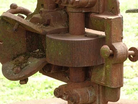 Close-up of a rusty gear and engine component Foto stock