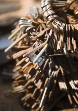 Close-up of rusty keys in a hardware store, New Delhi, India Foto stock