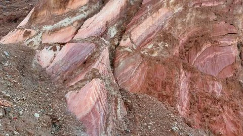 Close up Salt Range Kalabagh showcasing vibrant rock salt layers Stock-Fotos