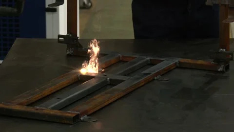 Close up scene rust cleaning process by portable laser cleaning machine Video stock 336862624