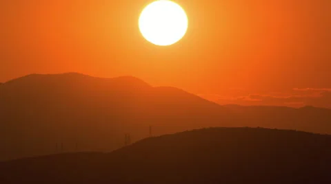 Close up scenic red sunset timelapse behind silhouetted mountains Video stock 49969036