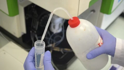 Close-Up of Scientist in Gloves Using Wash Bottle to Fill Tube in Laboratory Vídeos de archivo 334181279