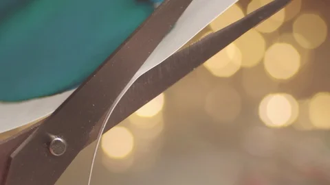 Close up of scissors cutting paper. Shallow depth of field. High quality audio Vídeos de archivo 129381290