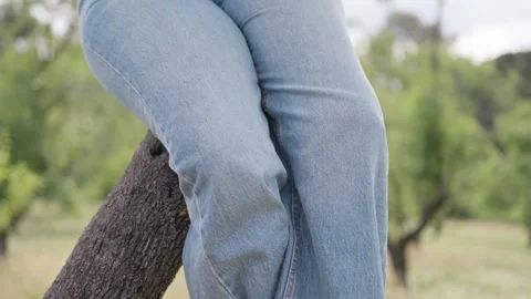 Close-up scroll view of a voluptuous curvy woman body and laugh.MOV 库存影片 277683953