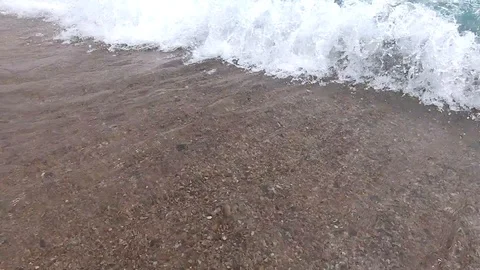 Close up a sea wave splashing Video stock 96232172