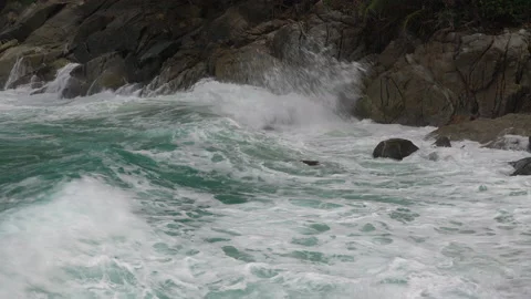 Close up of Sea waves crash on the rocks of the coast creating an explosion o Stockbeeldmateriaal 190258017