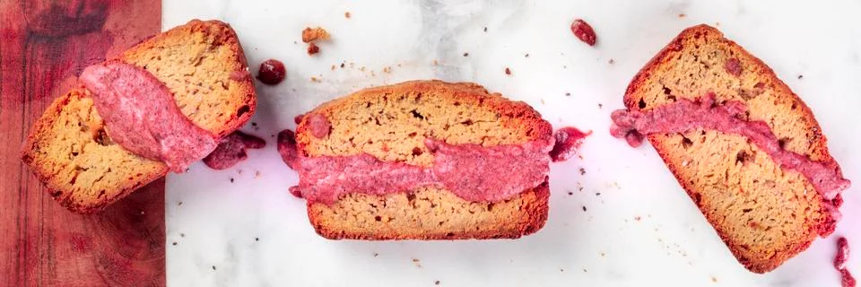 A close-up of a seed cake with ruby chocolate, shot from above Foto stock