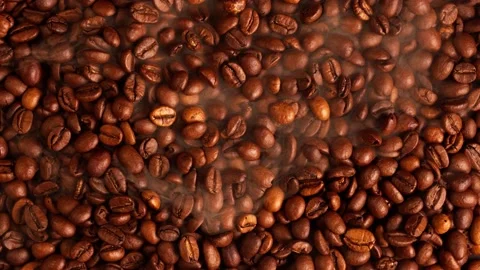 Close up of seeds of coffee. Fragrant coffee beans are roasted smoke comes from Vídeo Stock 152889959