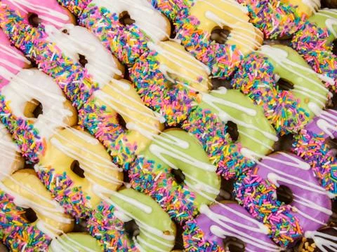 Close up of a selection of colorful donuts. Stock-Fotos
