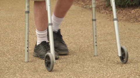 Close up of senior man's feet using a walker Vídeos de archivo 153627861