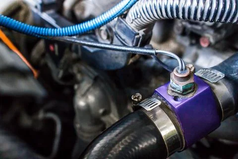 Close up sensor water temp of car in engine room for check temperature of e.. 스톡 사진