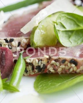 Close Up of Sesame Seed Ahi Tuna Salad Stock Photos