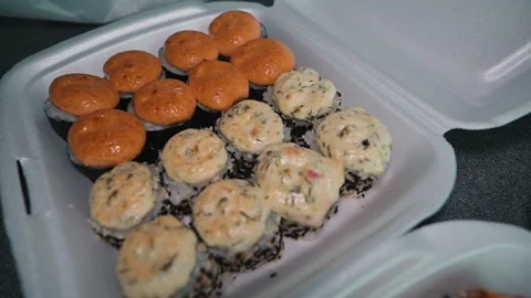 Close-up of a set of baked sushi rolls with sauce, Asian street food review Stock-Footage 338186587