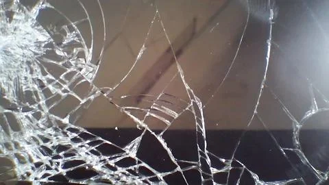 Close up of a shattered glass screen with complex fractures Foto stock