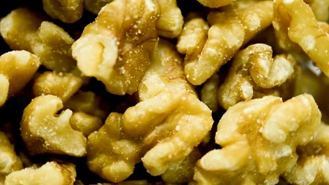 Close up of shelled walnuts pieces rotating. Flat plane. Top view Vídeos de archivo 104789563