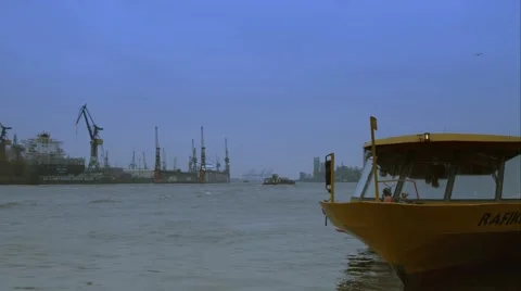 Close ship on the elbe Stock-Footage 45095015